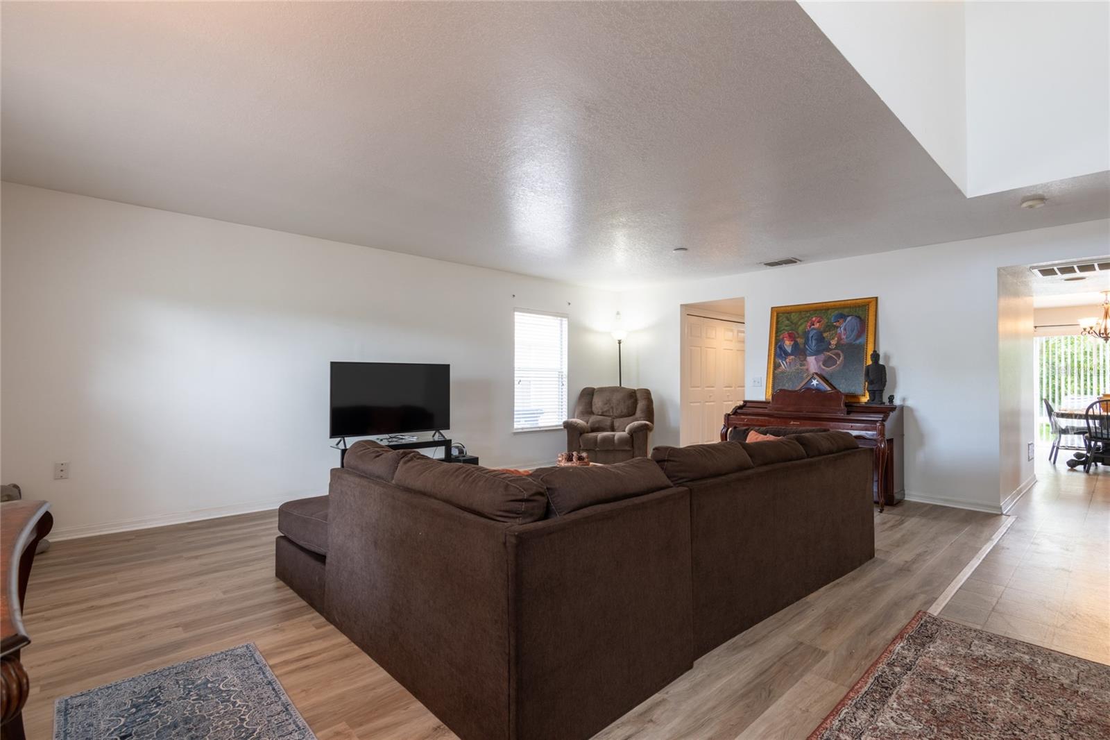 3142 Bellericay Ln Property Photo 2