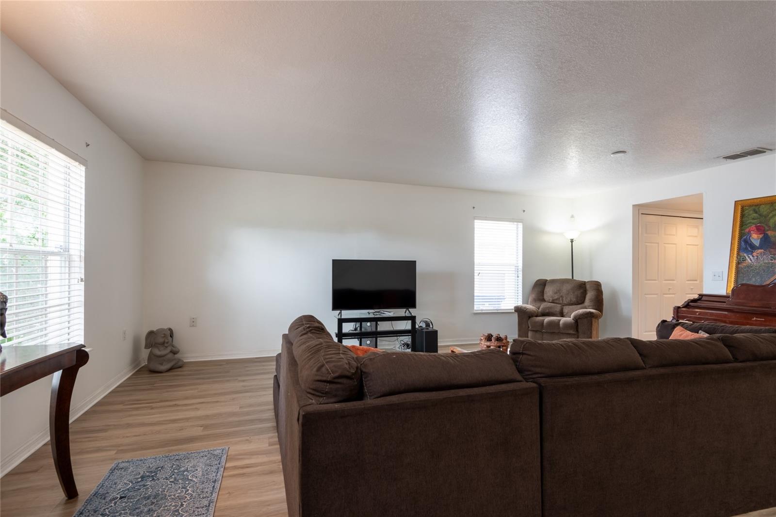 3142 Bellericay Ln Property Photo 4