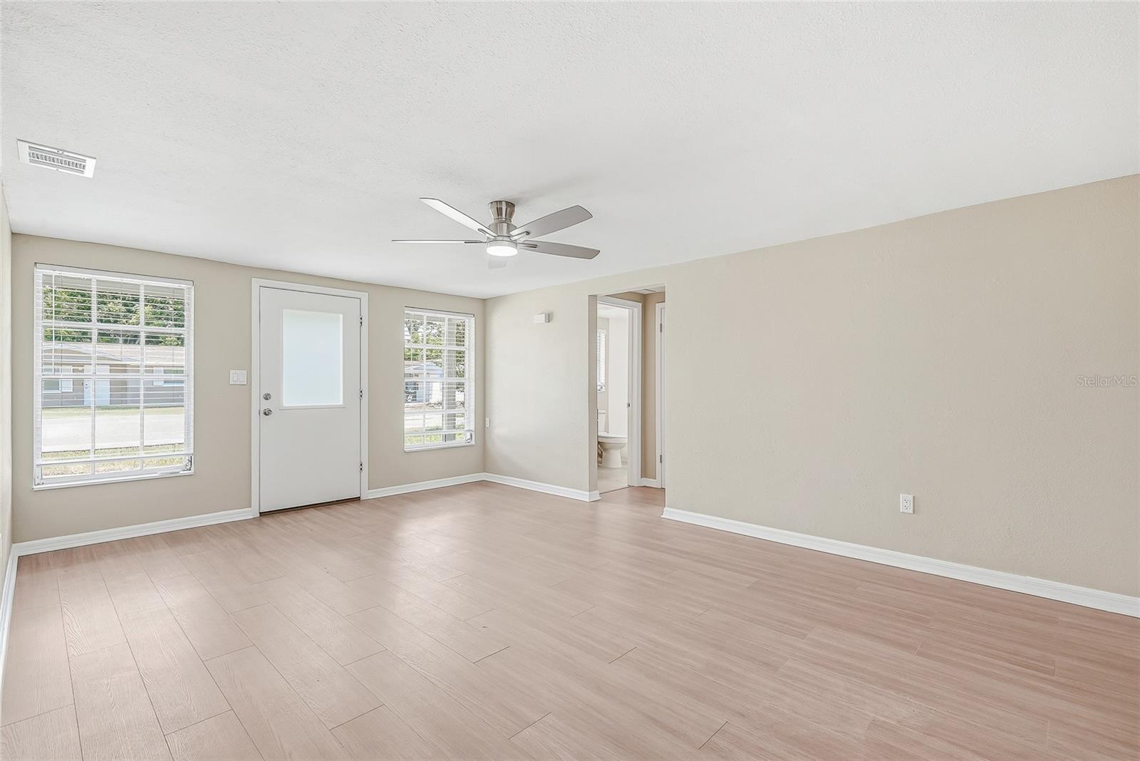 10837 Premier Ave Property Photo 3