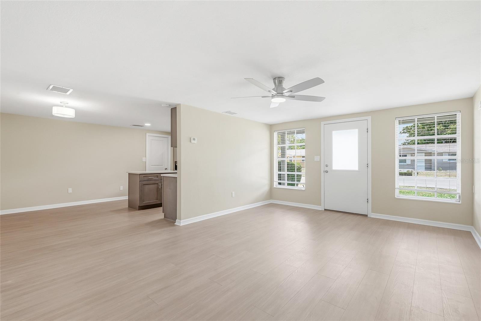 10837 Premier Ave Property Photo 4