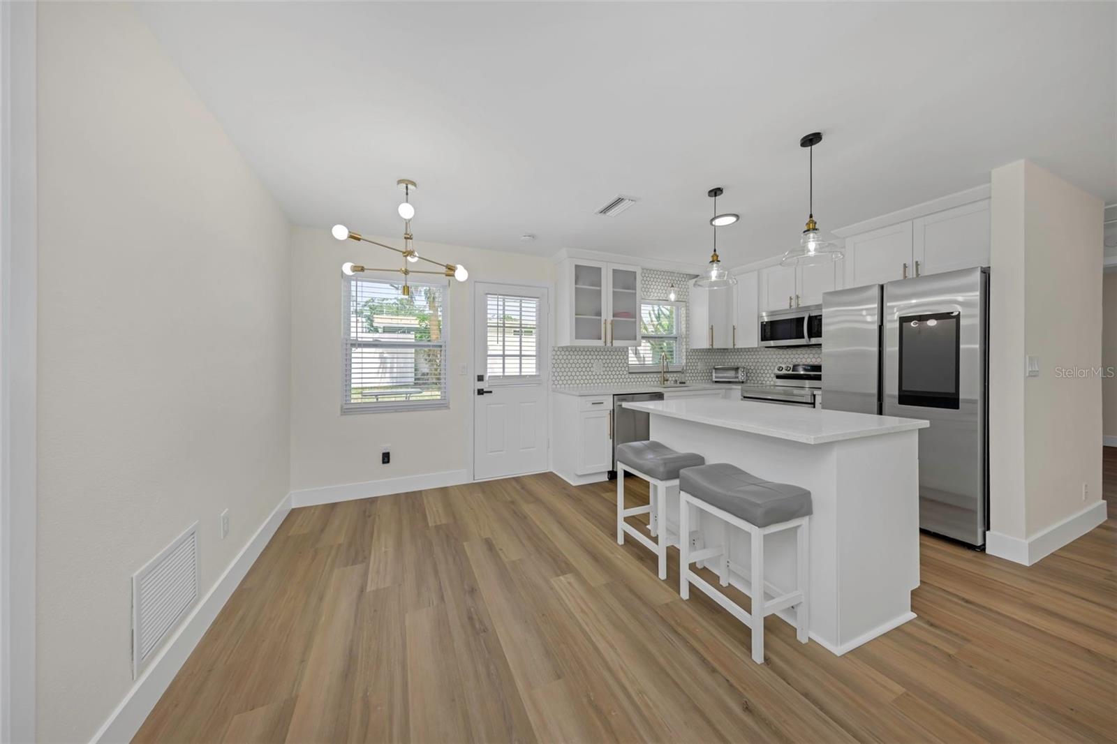 1806 Vancouver Dr Property Photo 6