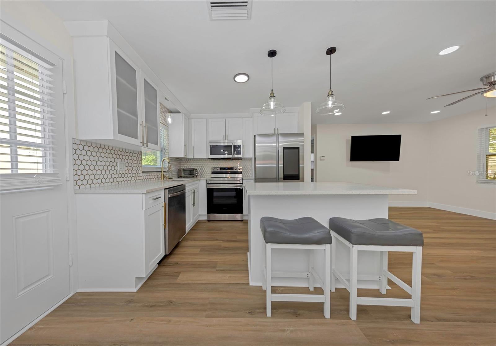 1806 Vancouver Dr Property Photo 8