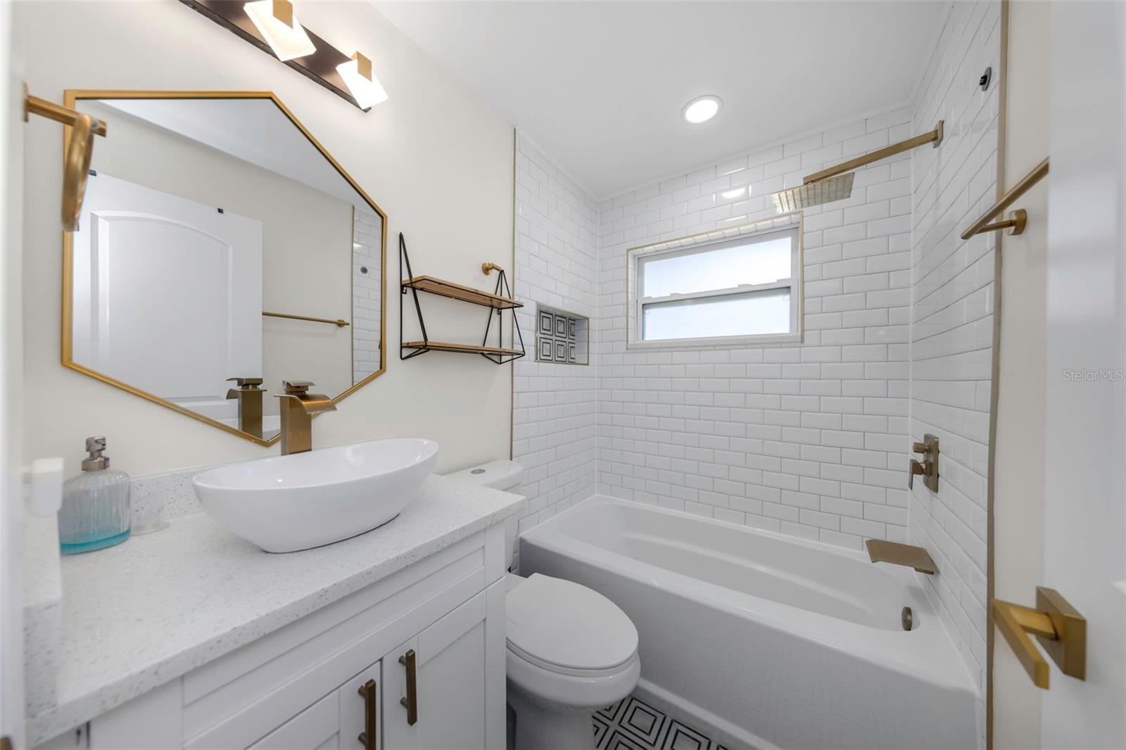 1806 Vancouver Dr Property Photo 20