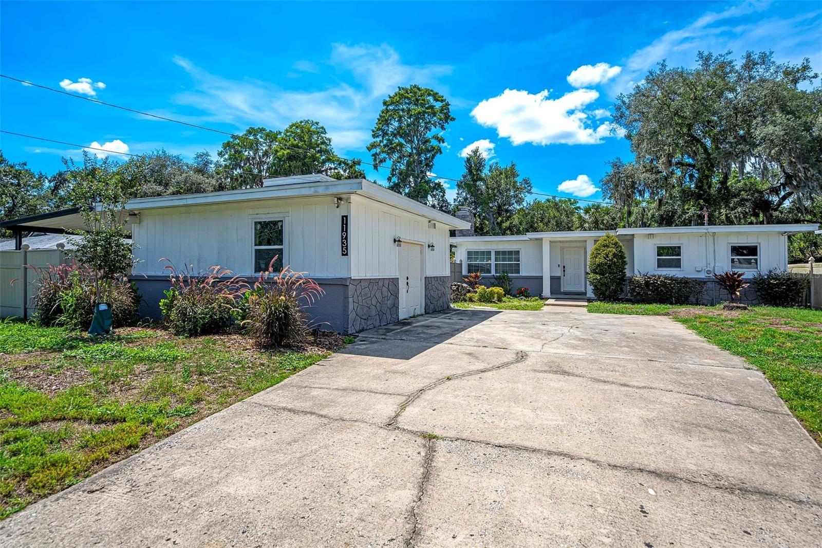 11935 Riverhills Dr Property Photo