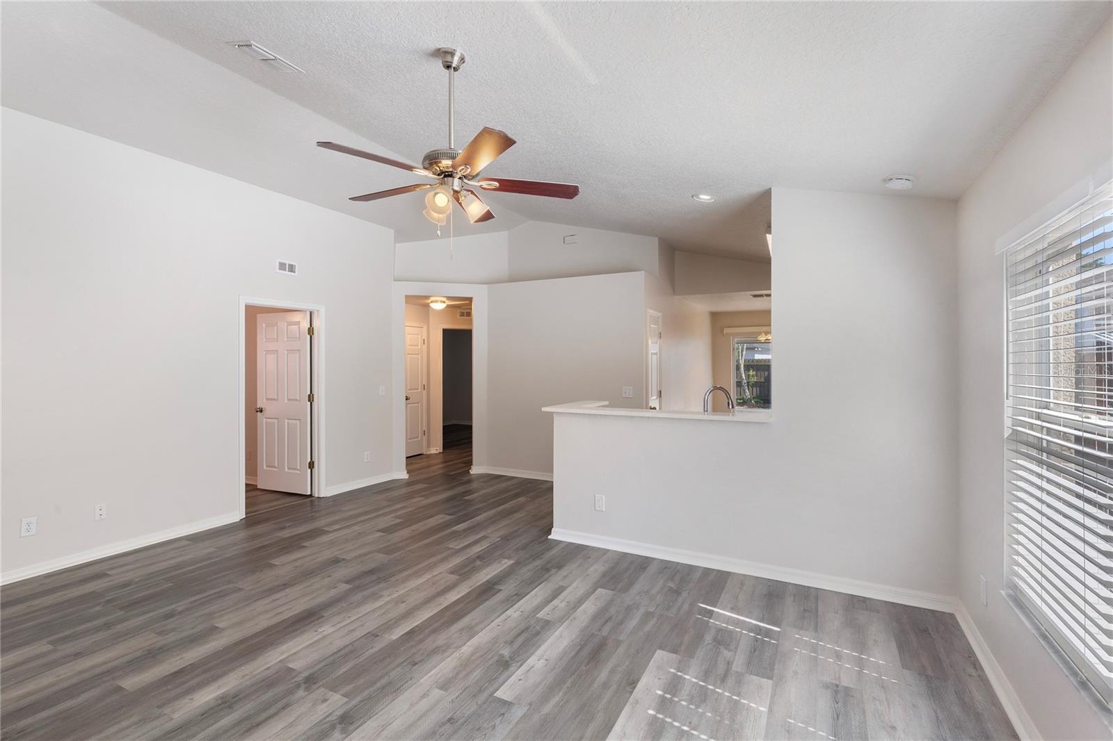 7456 Oxford Garden Cir Property Photo 4
