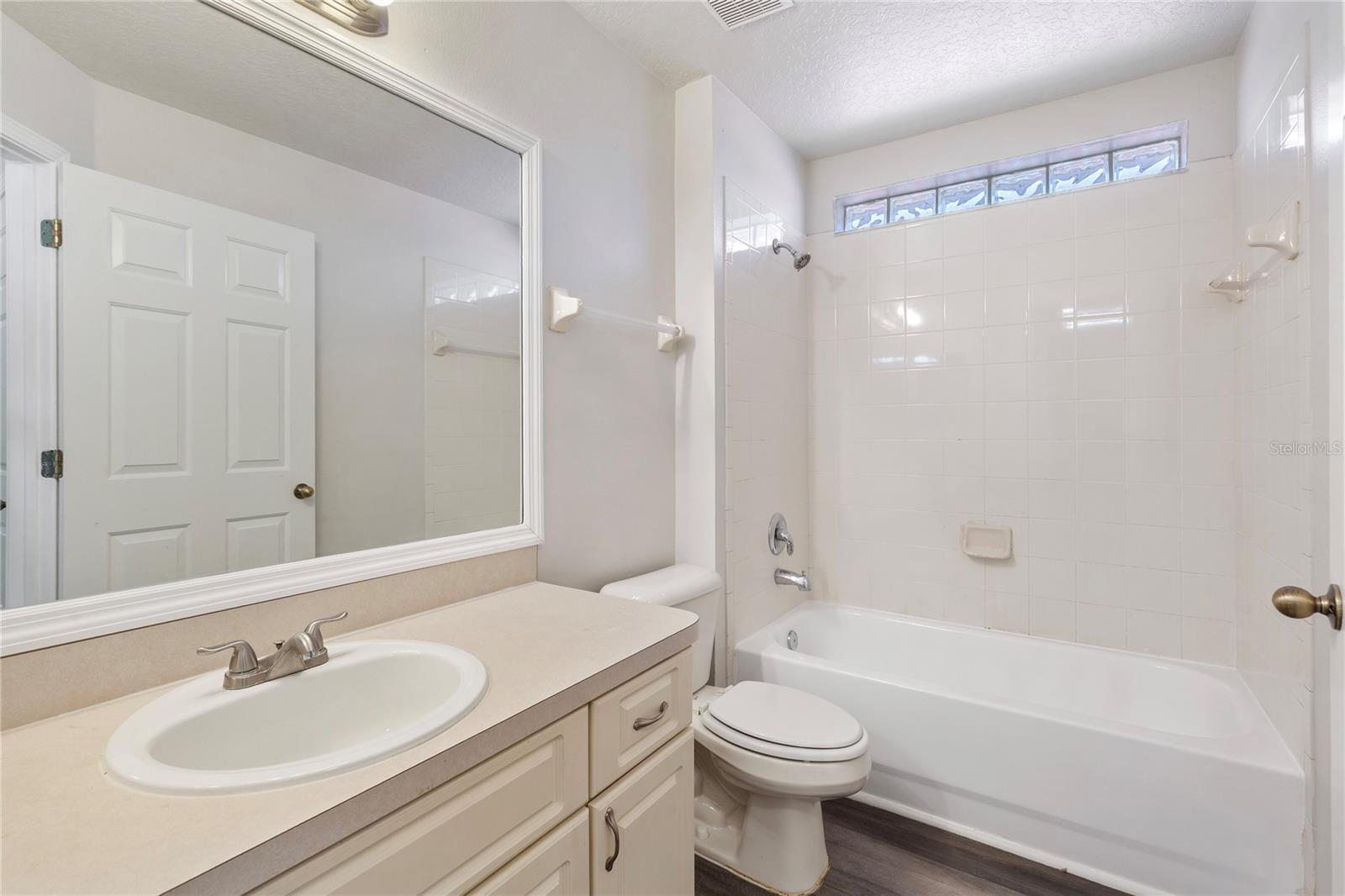 7456 Oxford Garden Cir Property Photo 8