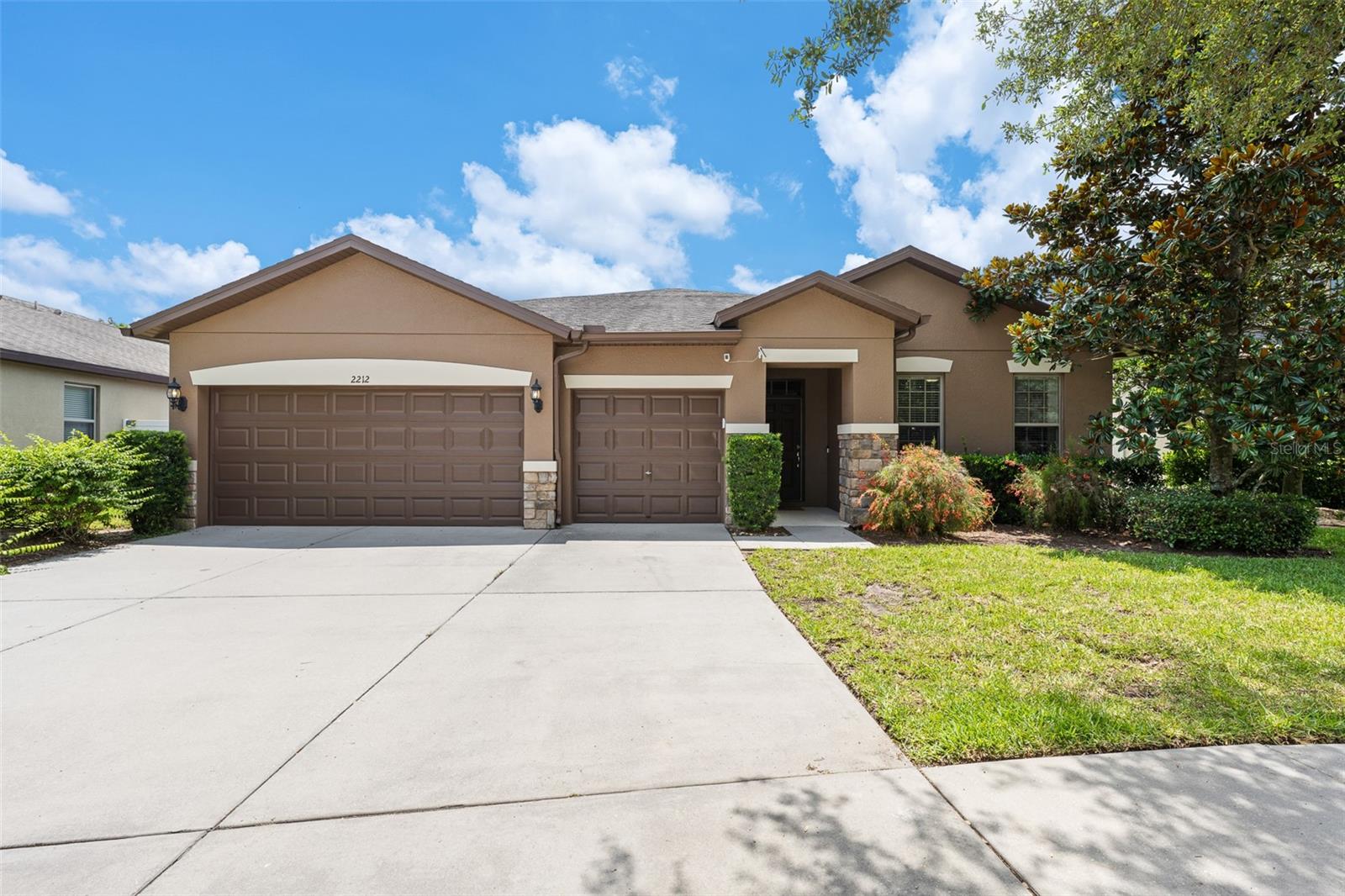 2212 Landside Dr Property Photo 1