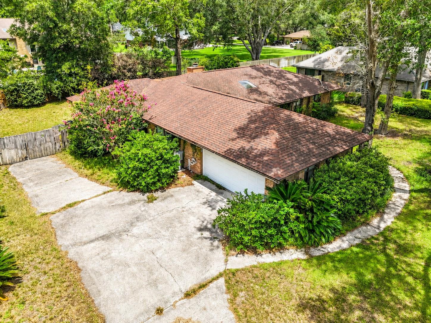 290 Gleneagles Dr Property Photo 1