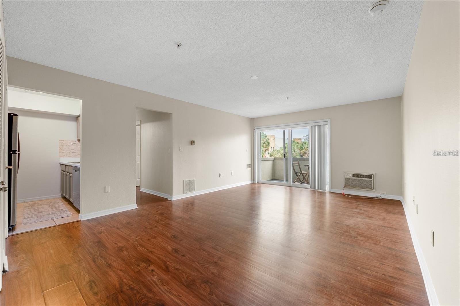 406 S Cedar Ave #307 Property Photo 4