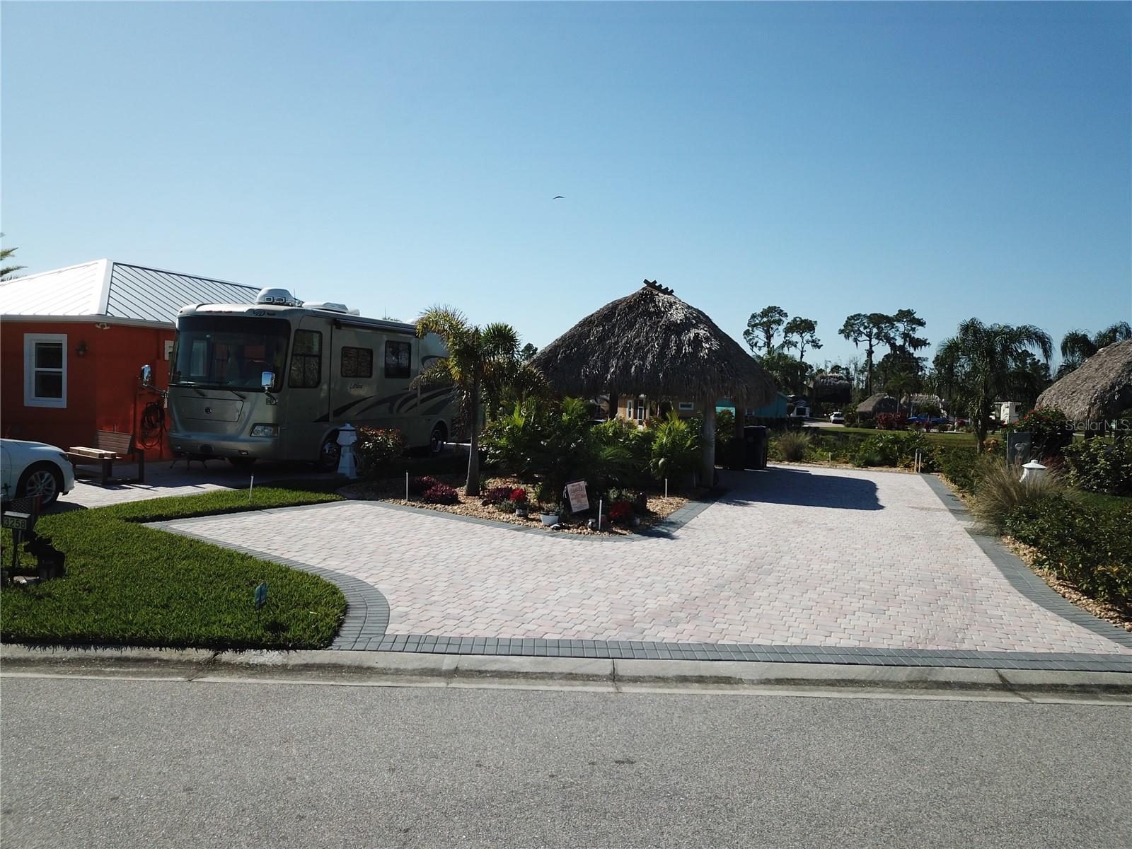 3258 Red Tail Hawk Dr Property Photo 4