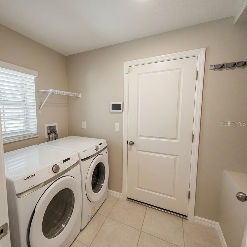 838 Olive Conch St Property Photo 4