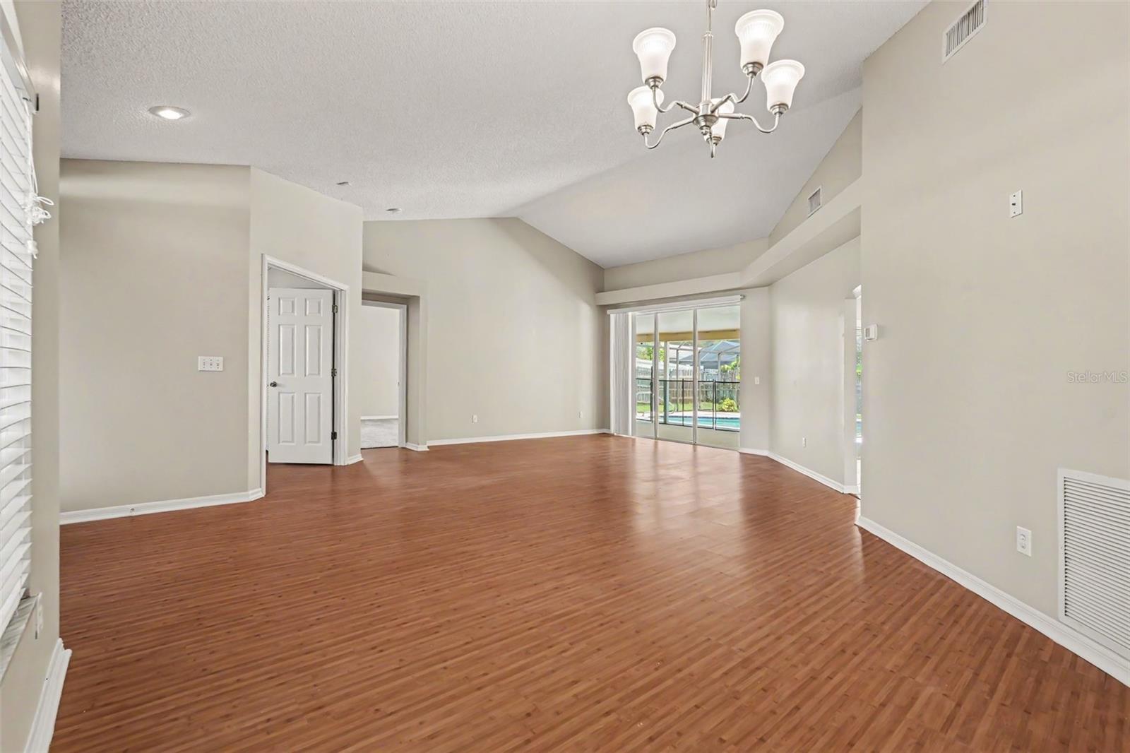 2909 Starmount Dr Property Photo 6