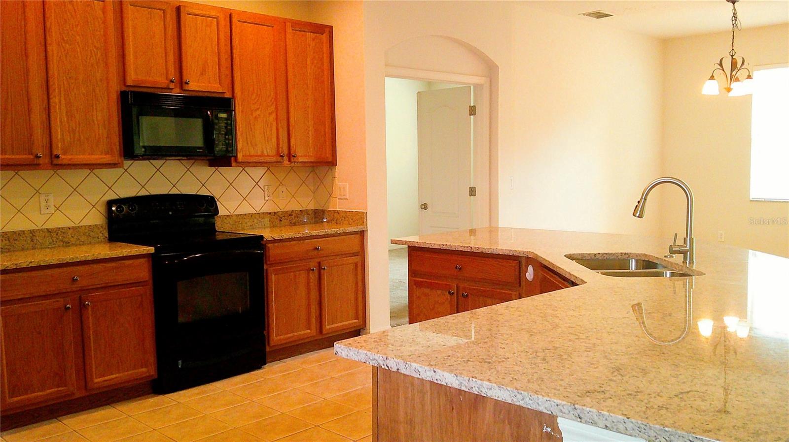 609 Cedar Waxwing Dr Property Photo 12