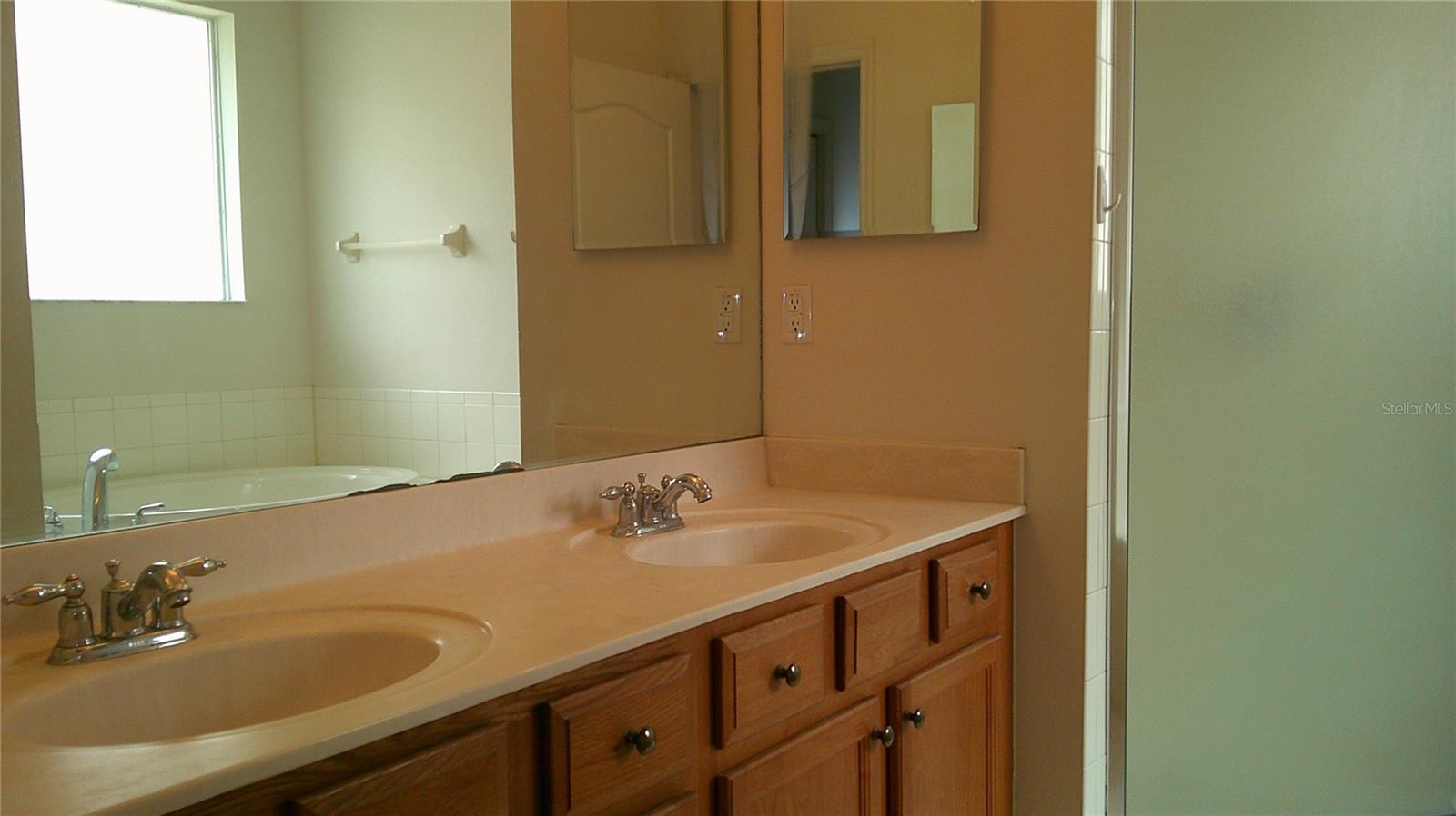 609 Cedar Waxwing Dr Property Photo 24