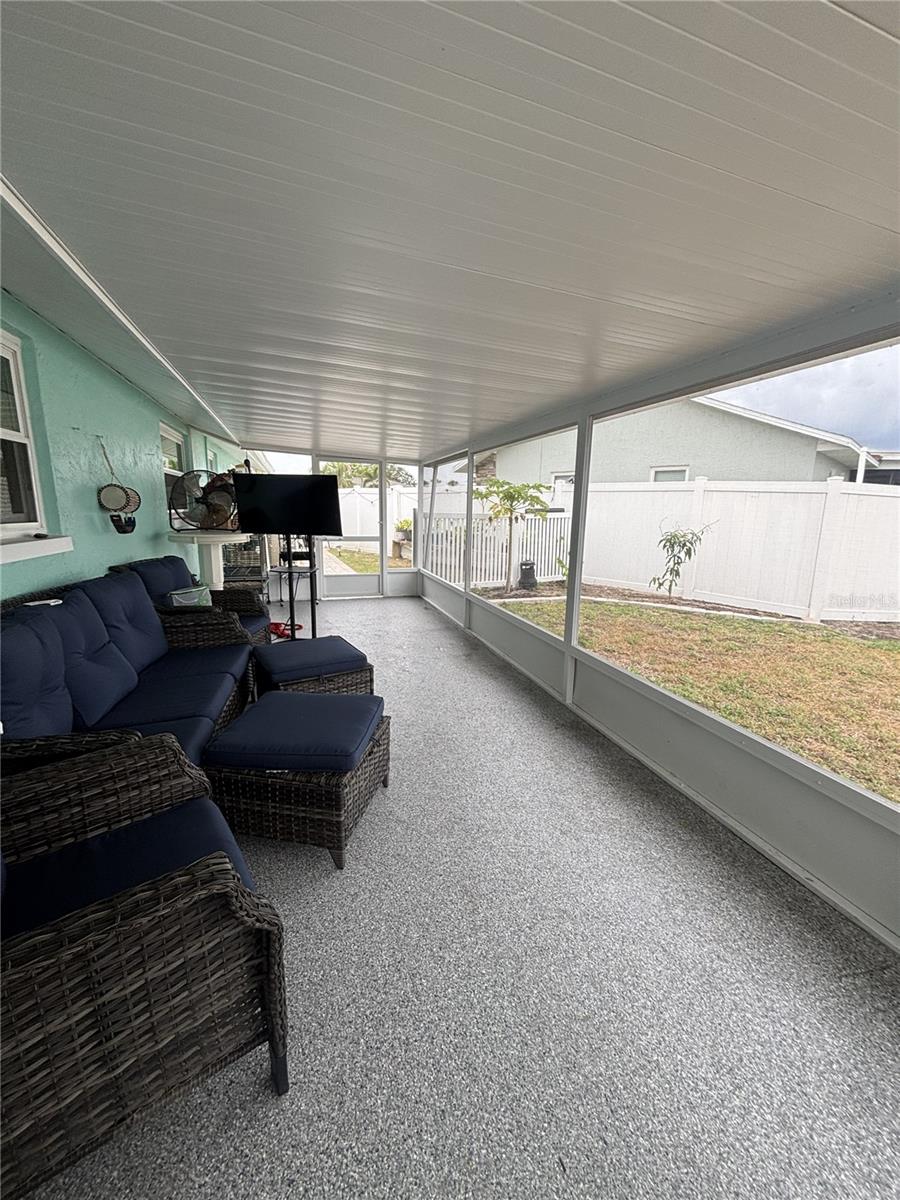 1002 Silver Palm Way Property Photo 7