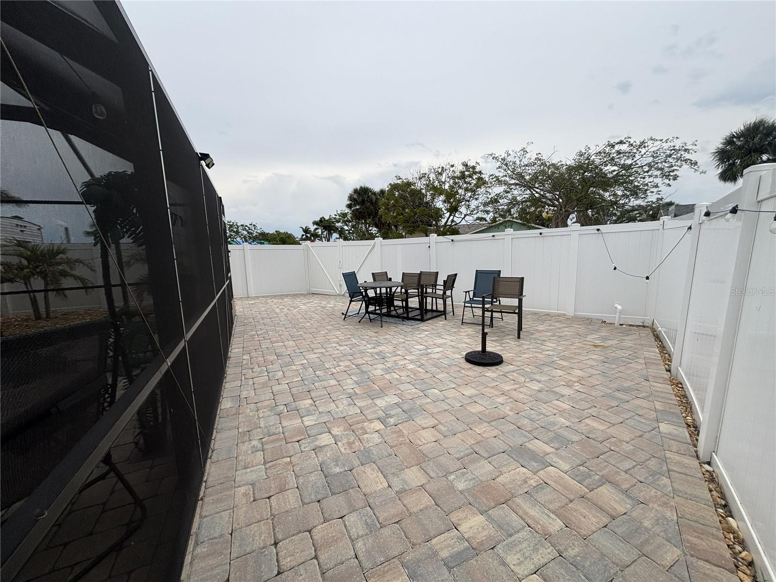 1002 Silver Palm Way Property Photo 8