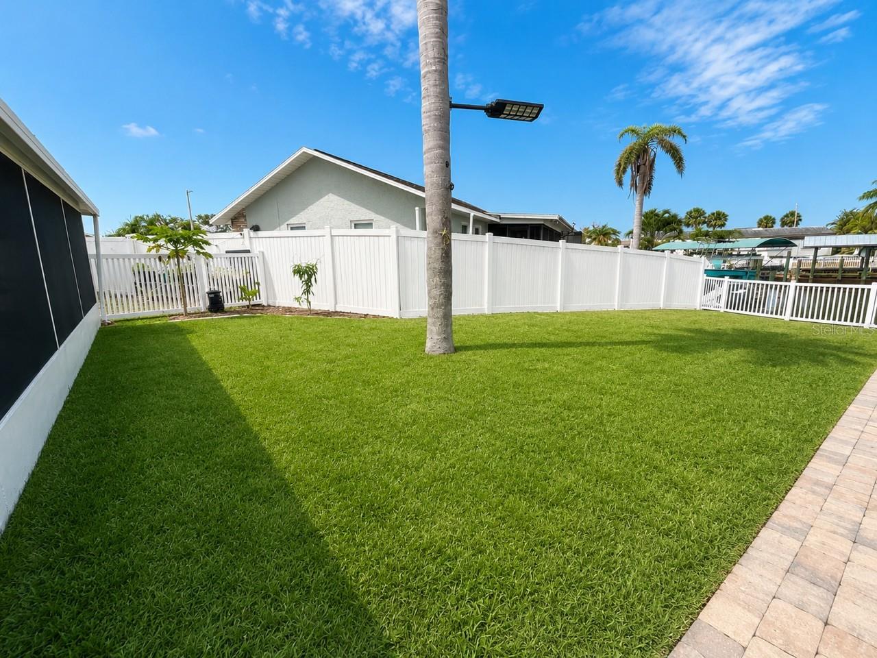 1002 Silver Palm Way Property Photo 9