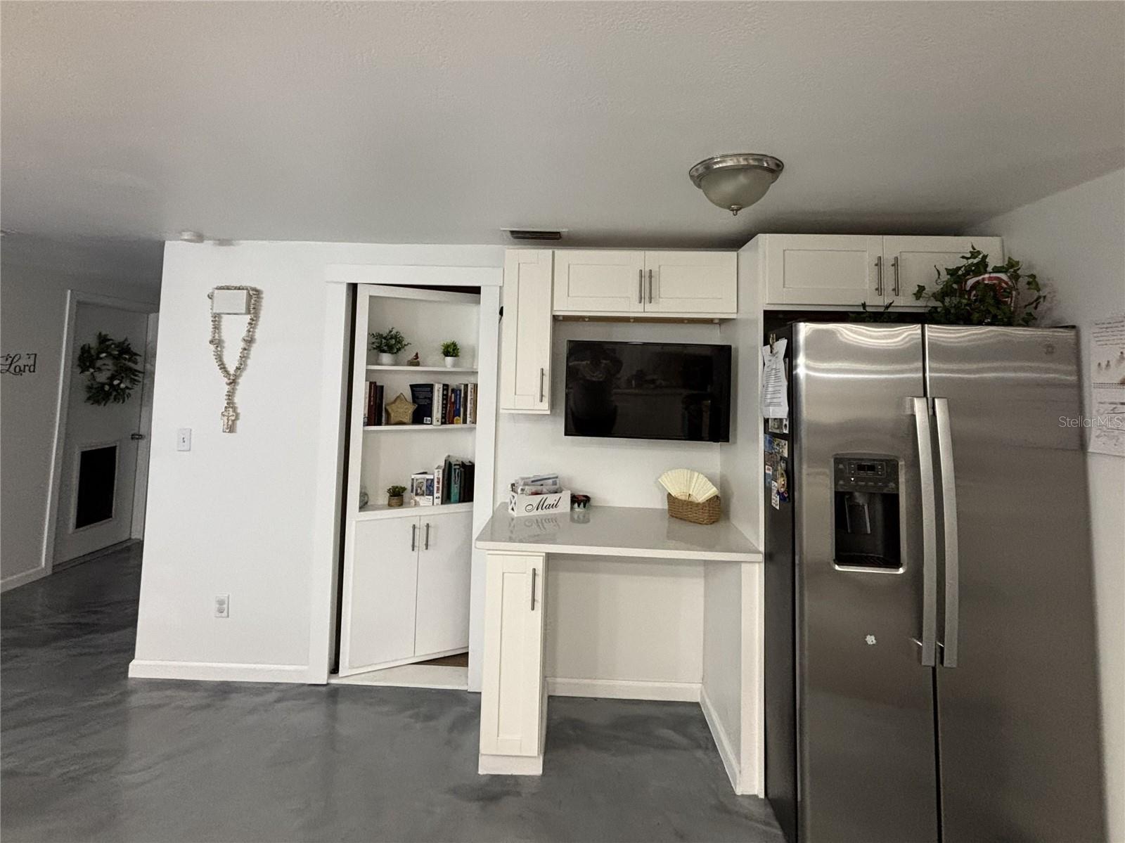 1002 Silver Palm Way Property Photo 12