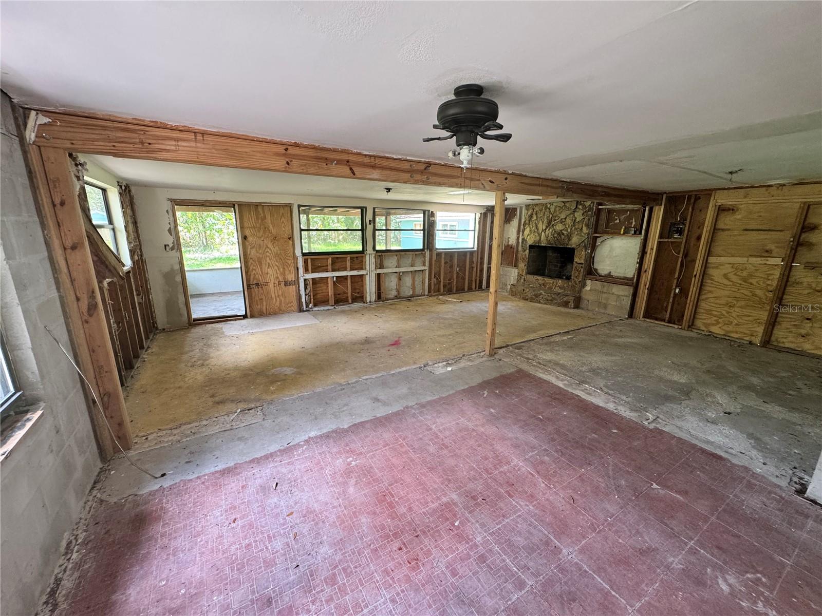 9010 Maiden Ln Property Photo 5