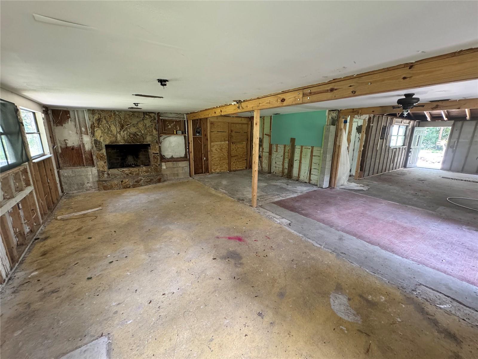 9010 Maiden Ln Property Photo 6