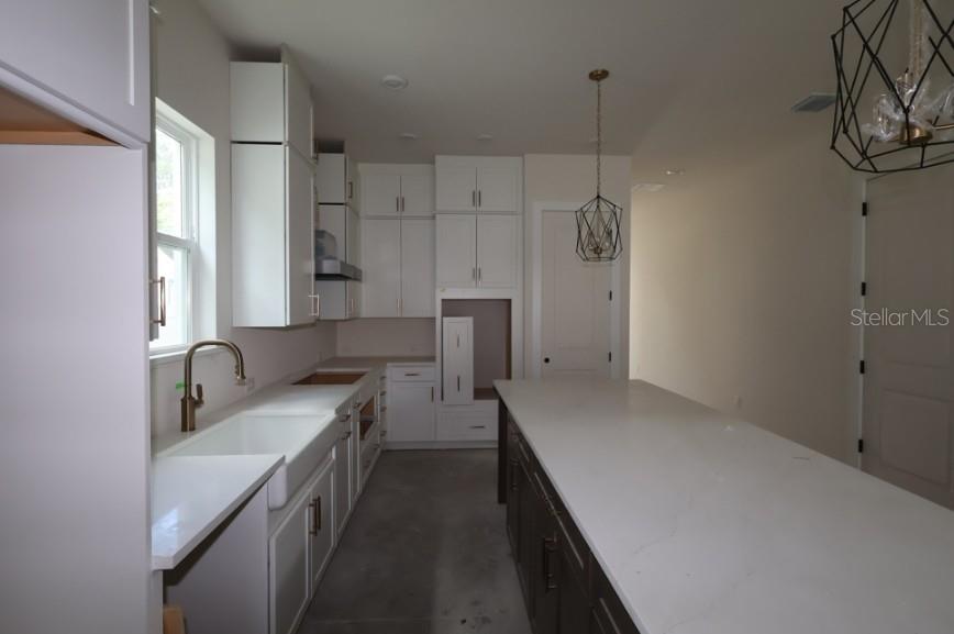 1002 W Charter St Property Photo 10