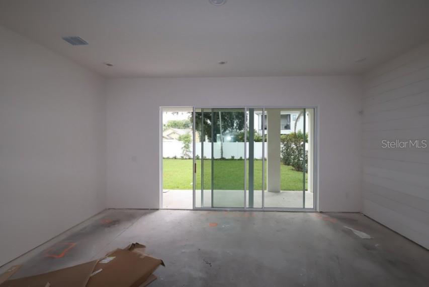1002 W Charter St Property Photo 11