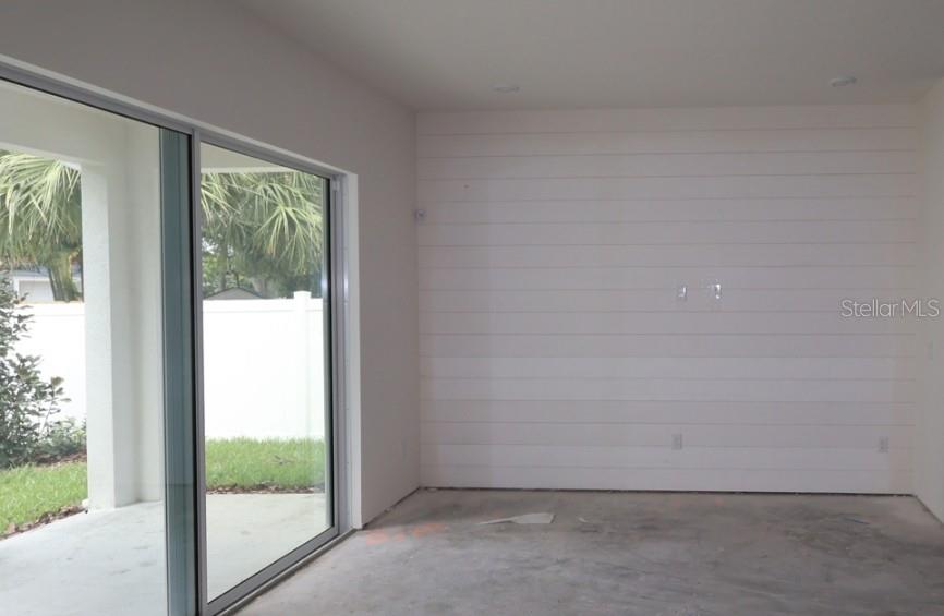 1002 W Charter St Property Photo 12