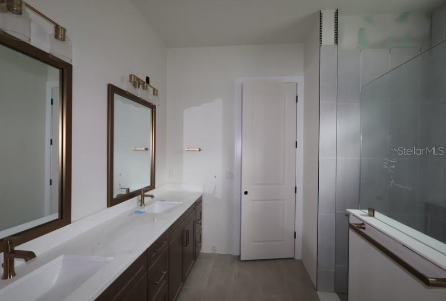 1002 W Charter St Property Photo 14