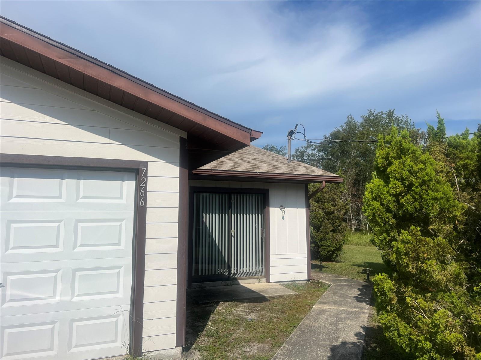 7266 Pond Cir Property Photo 1
