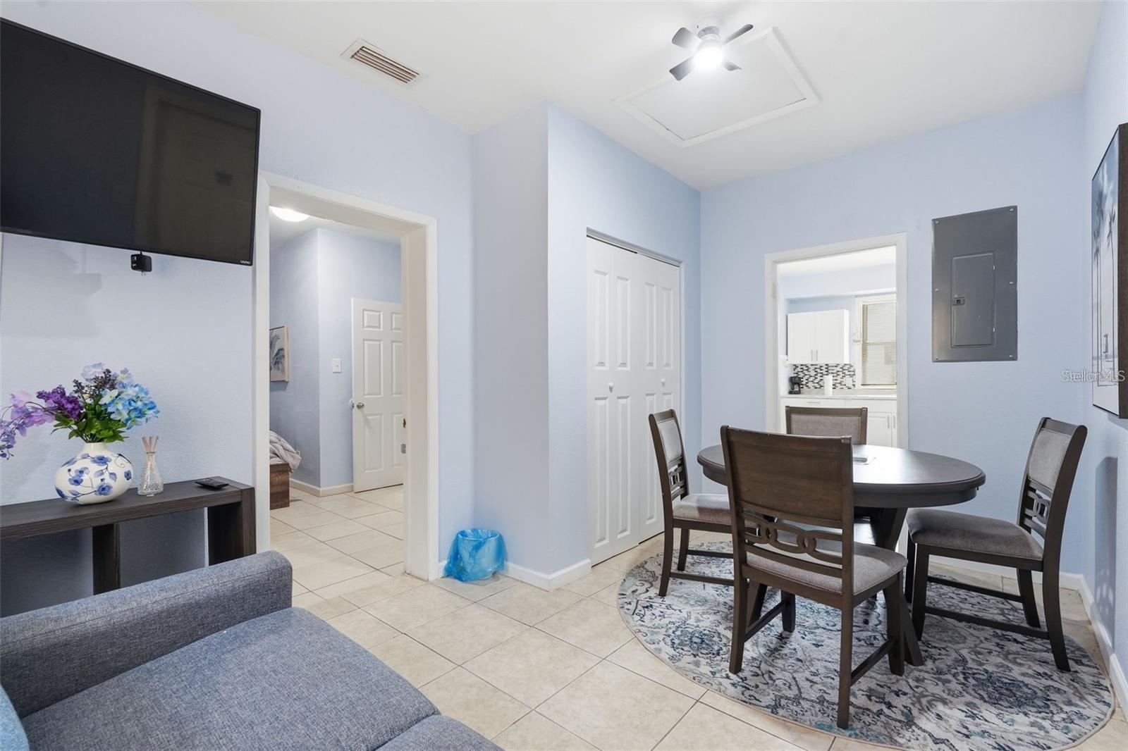 10107 N Aster Ave Property Photo 3