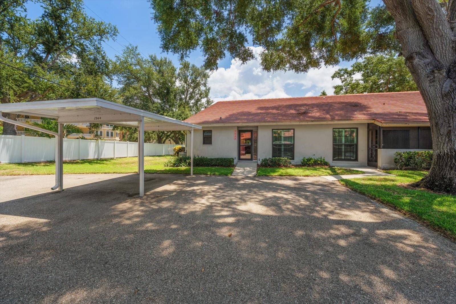 2069 Lakeview Dr Property Photo 4