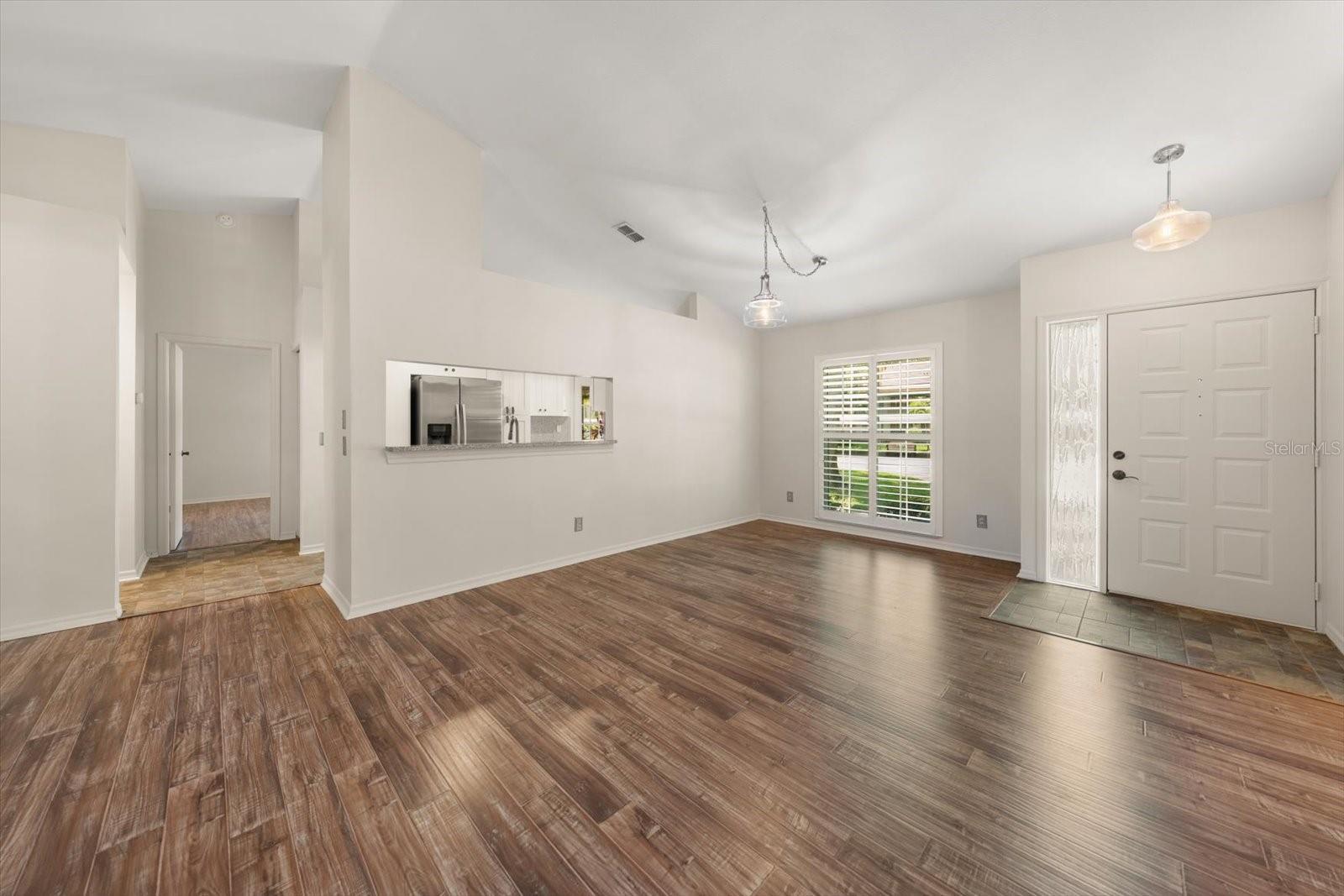2069 Lakeview Dr Property Photo 6