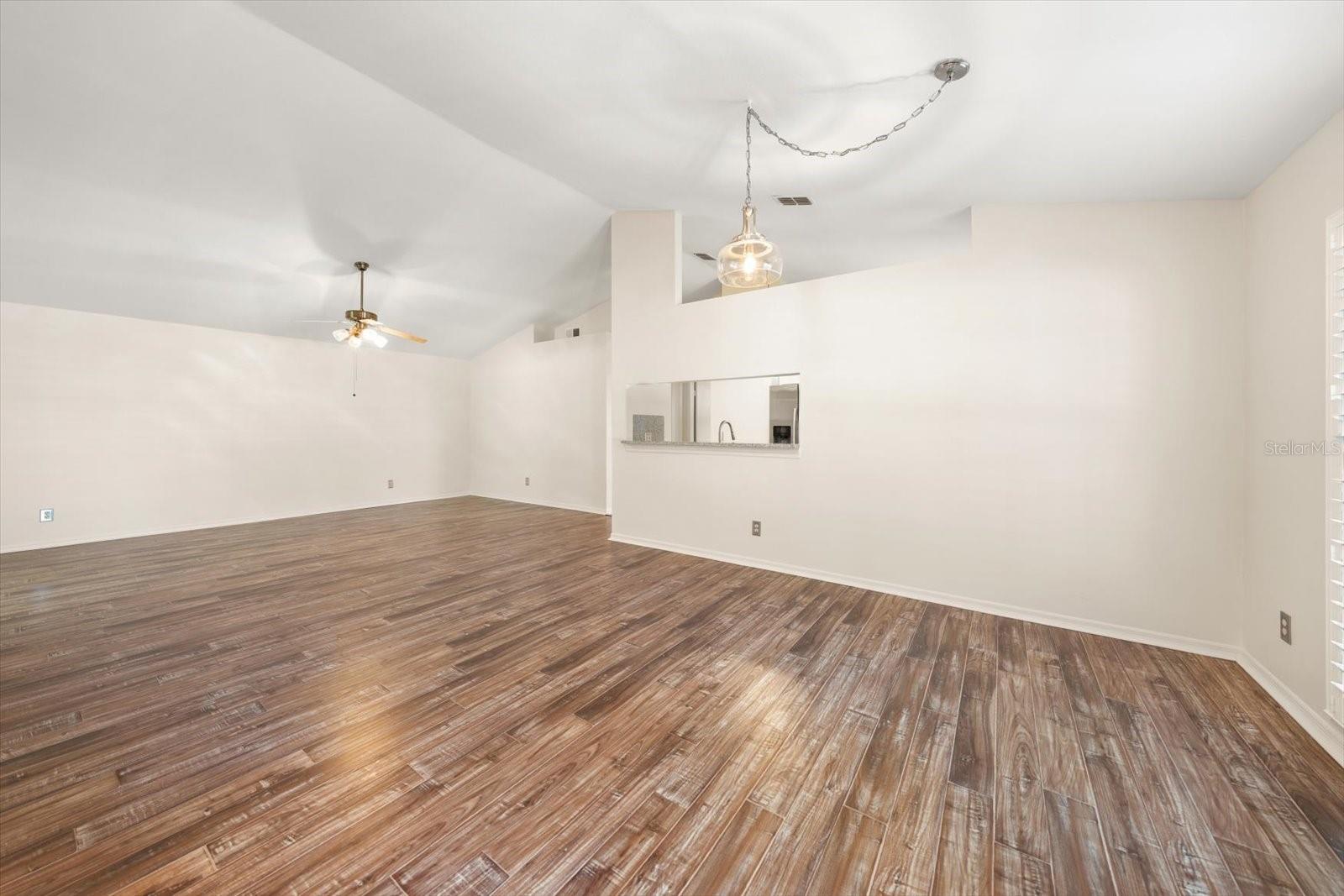 2069 Lakeview Dr Property Photo 7