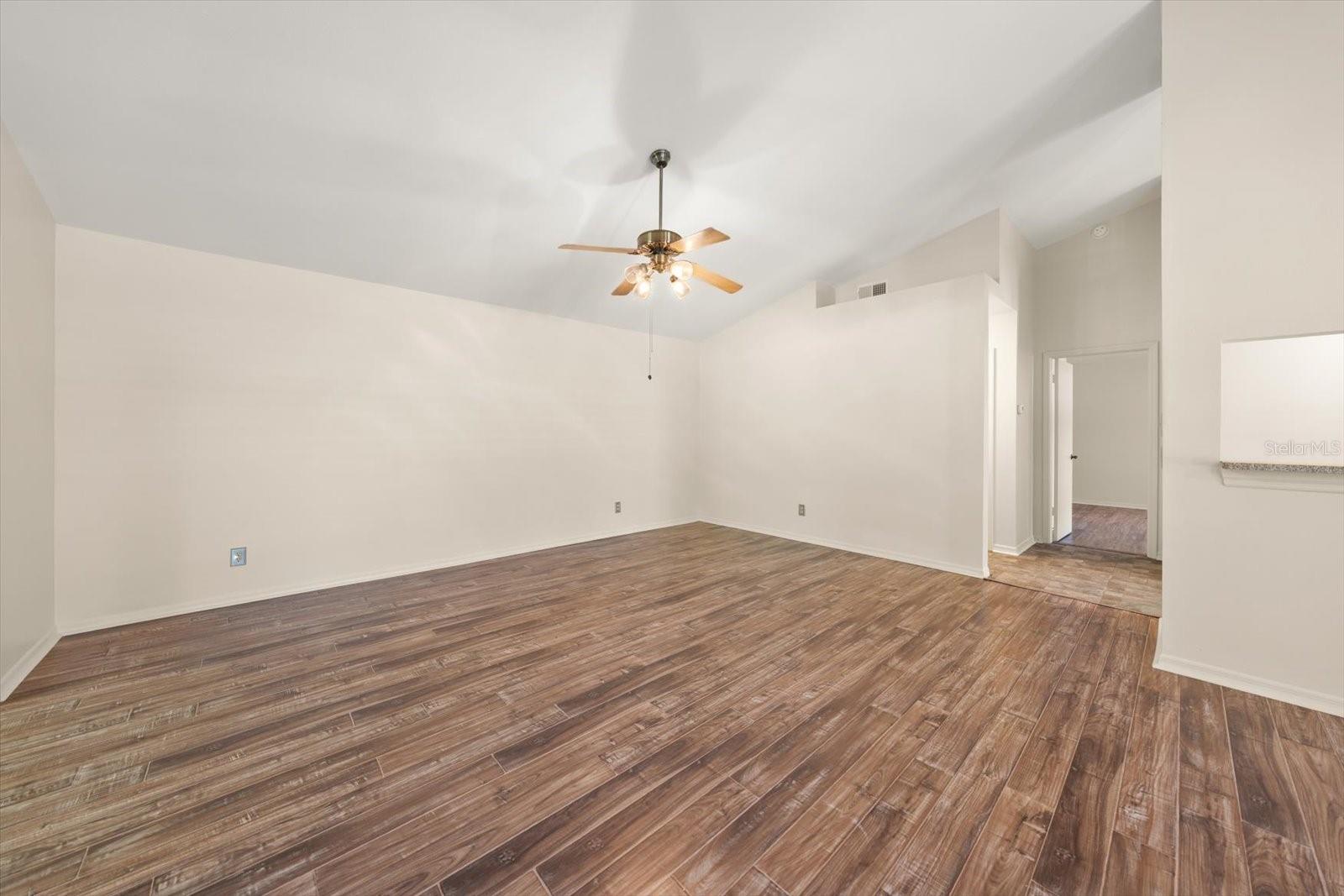 2069 Lakeview Dr Property Photo 8