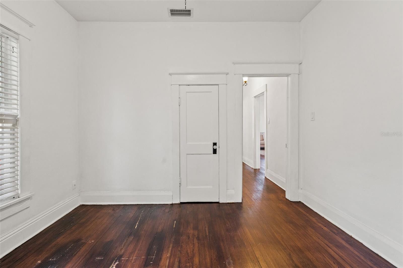 102 W North St Property Photo 21