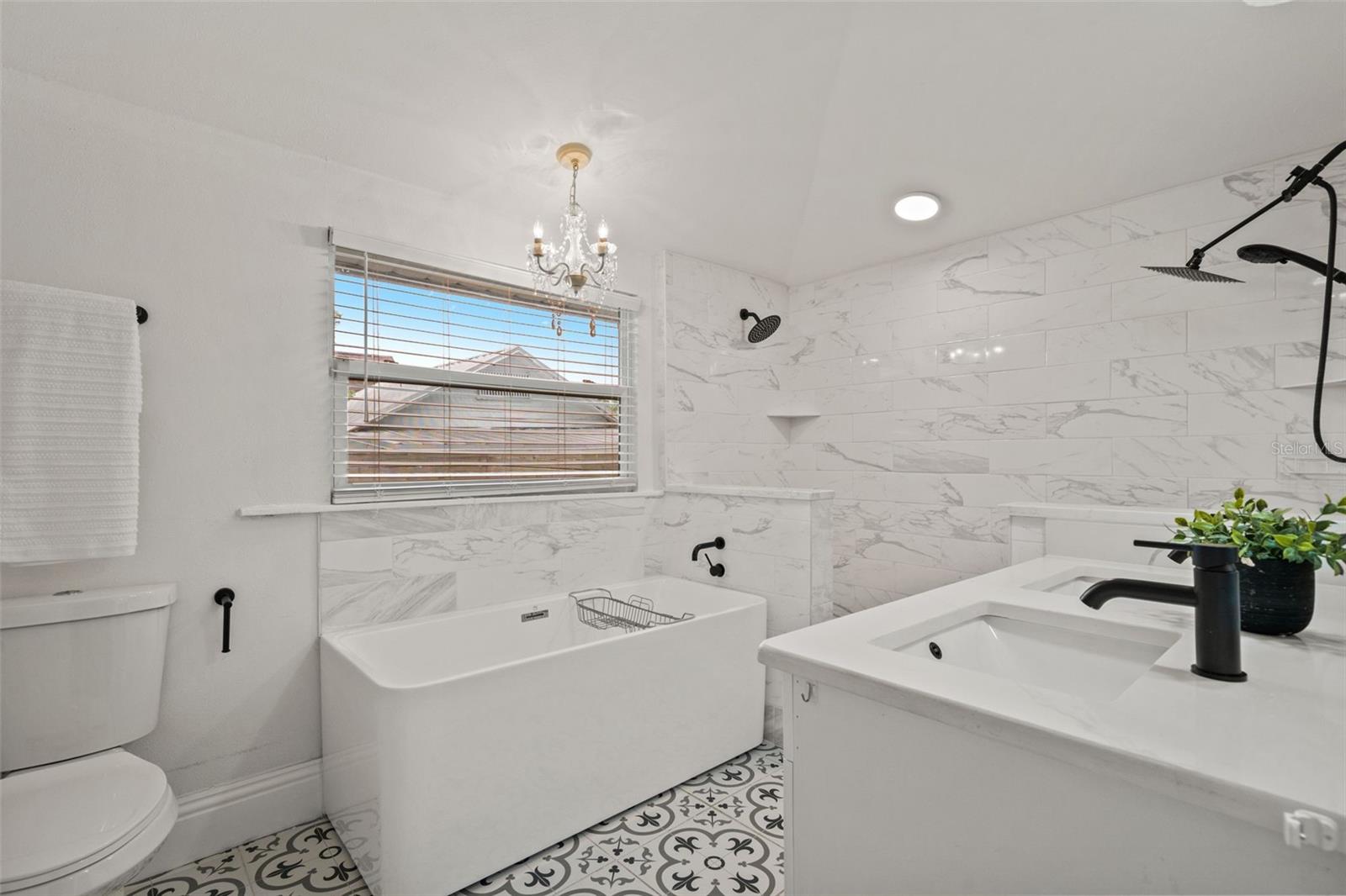 102 W North St Property Photo 22