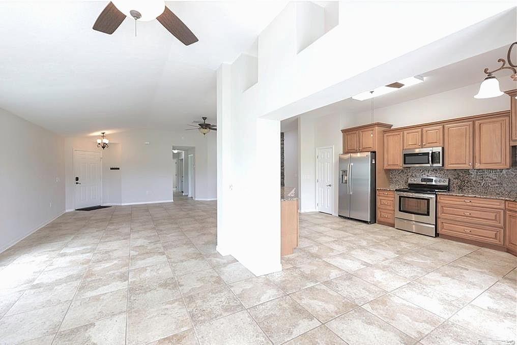 521 W Hillwood Path Property Photo 8