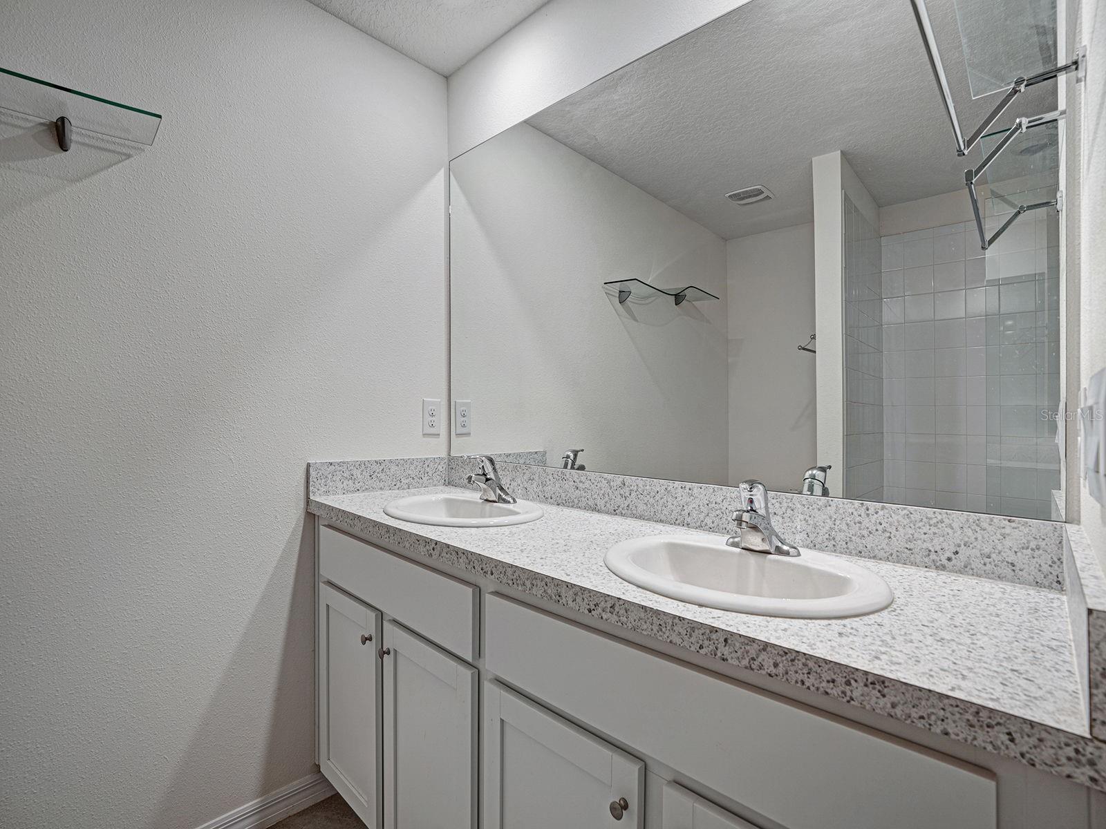 5586 Logan Cave Ave Property Photo 24