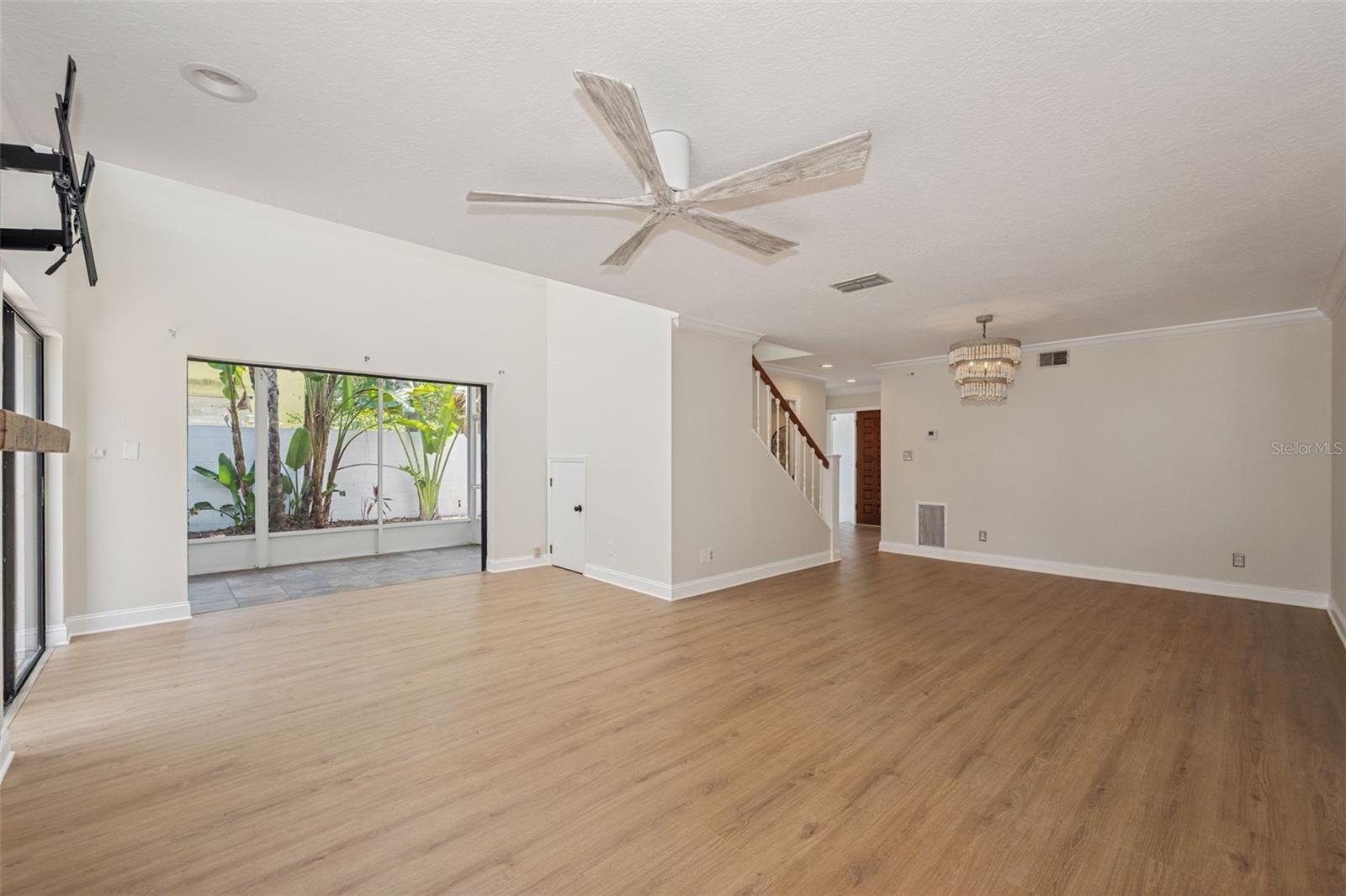 4510 W Fig St #c Property Photo 8