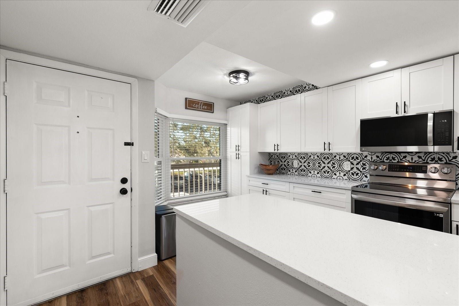 1324 Pasadena Ave S #204 Property Photo 5
