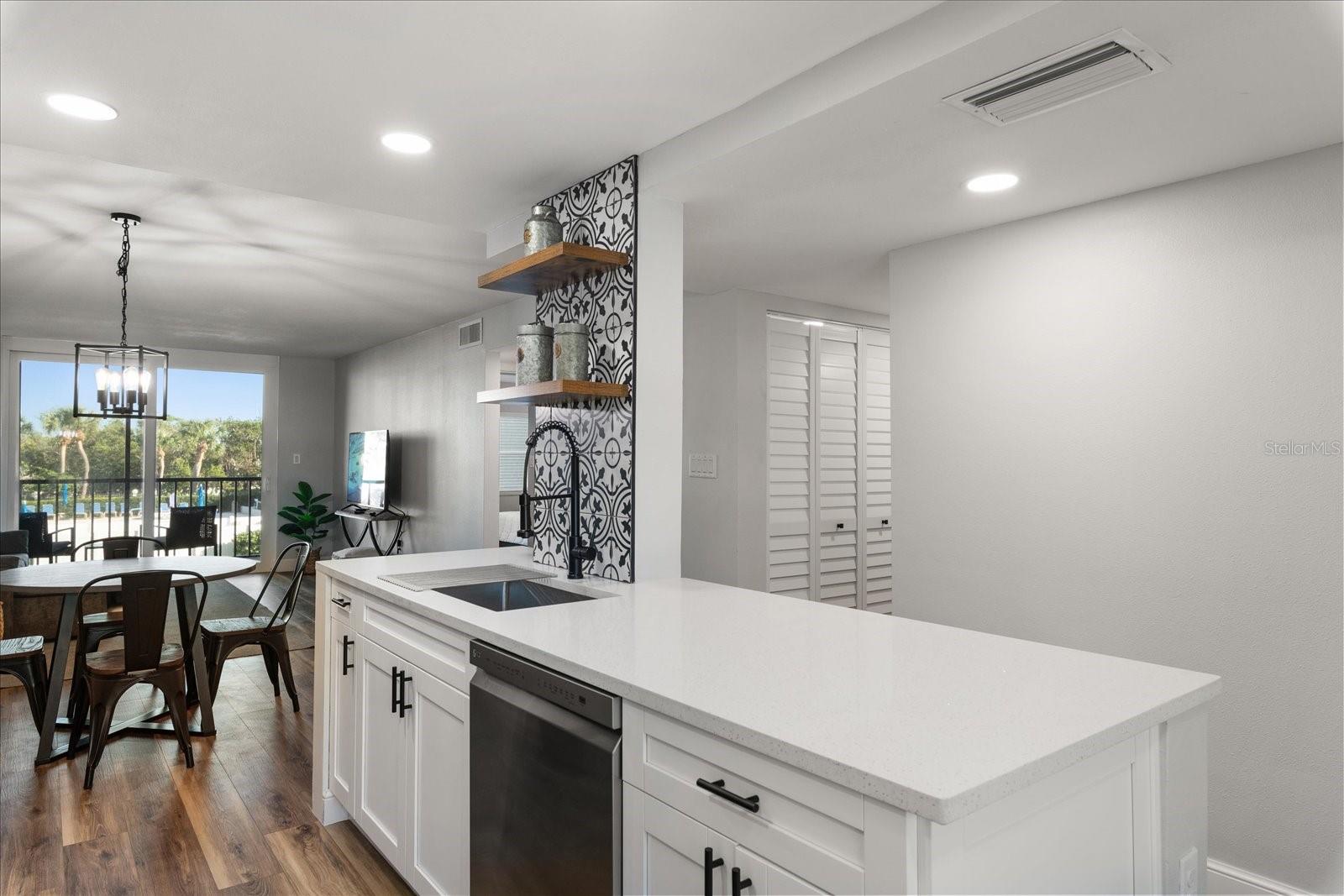1324 Pasadena Ave S #204 Property Photo 10