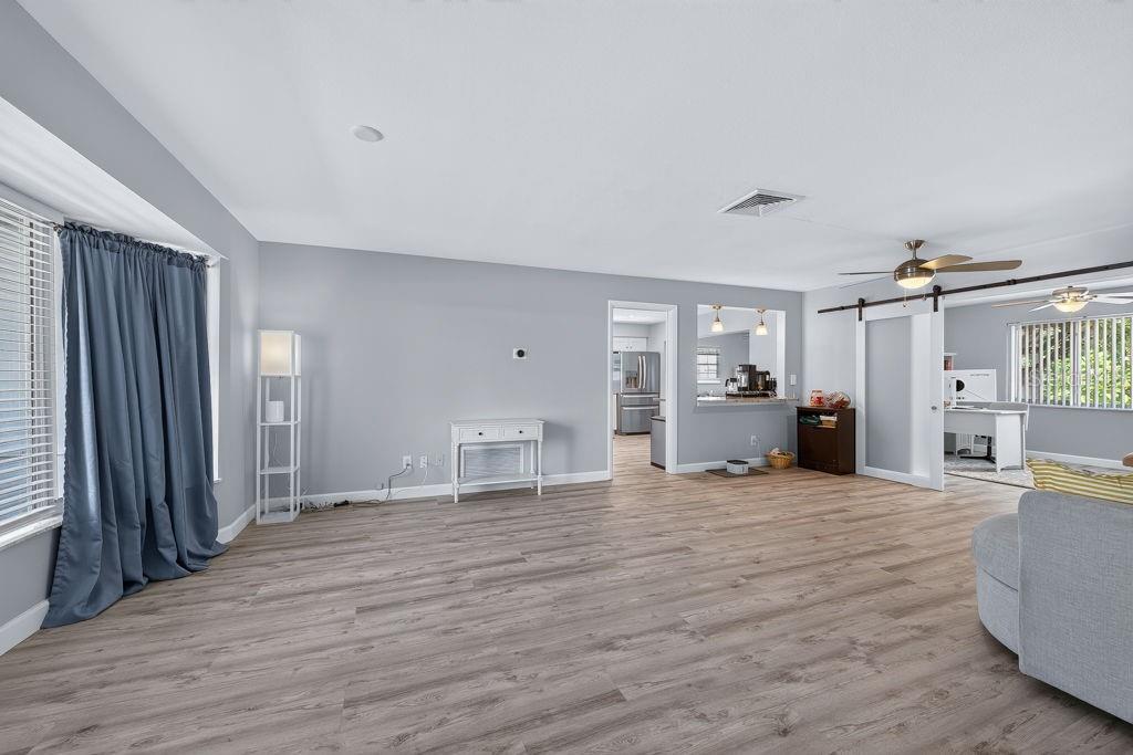 2159 Greenbriar Blvd Property Photo 9