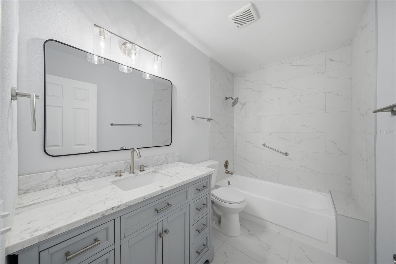 2401 Ecuadorian Way #19 Property Photo 22