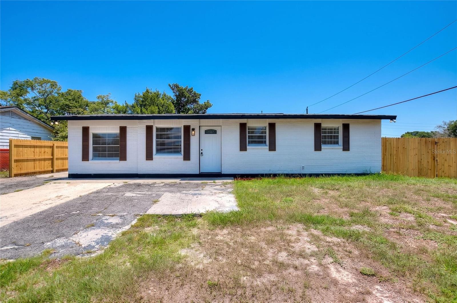 8204 Allamanda Ave Property Photo 1