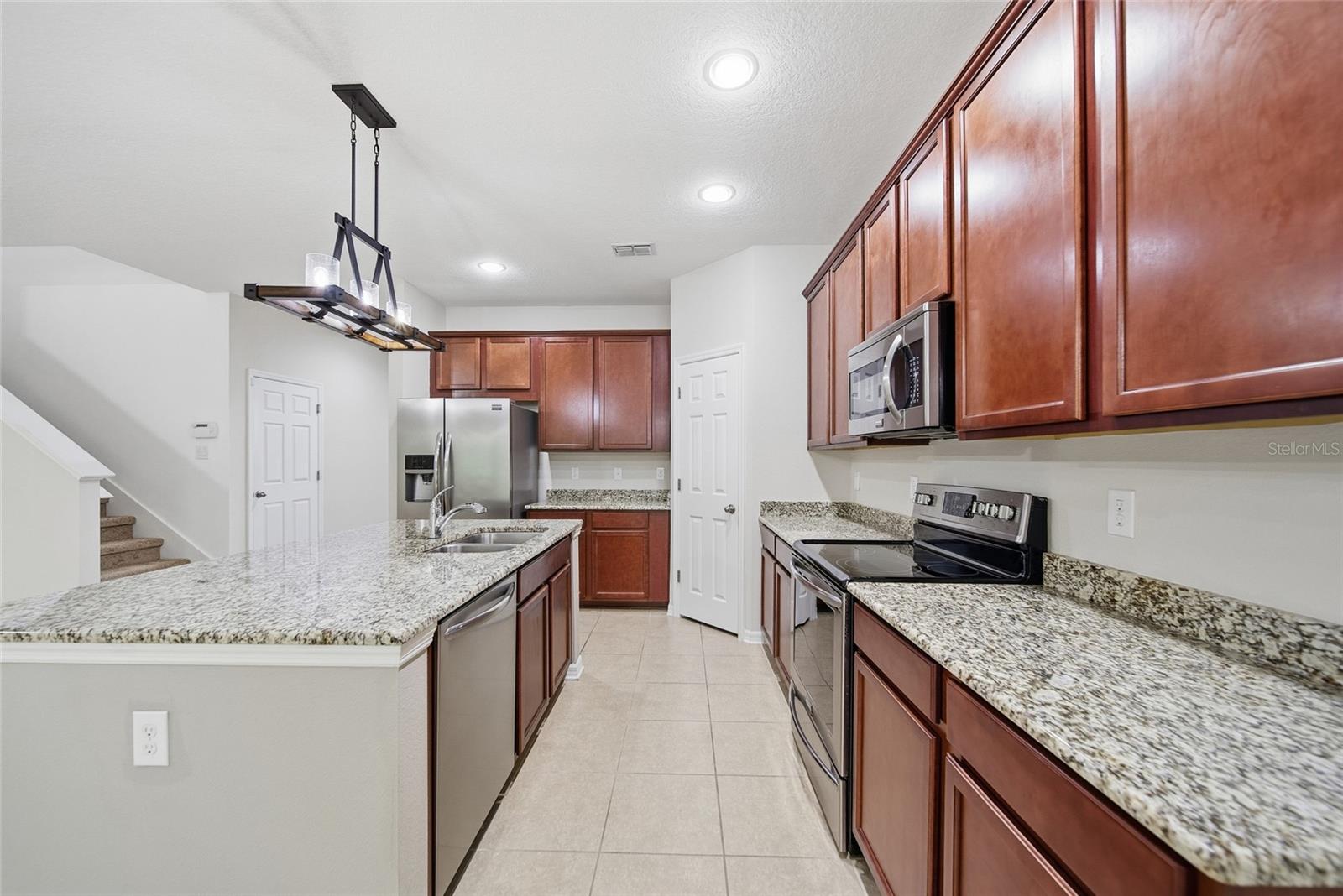 30643 Walker Cup Pl Property Photo 5