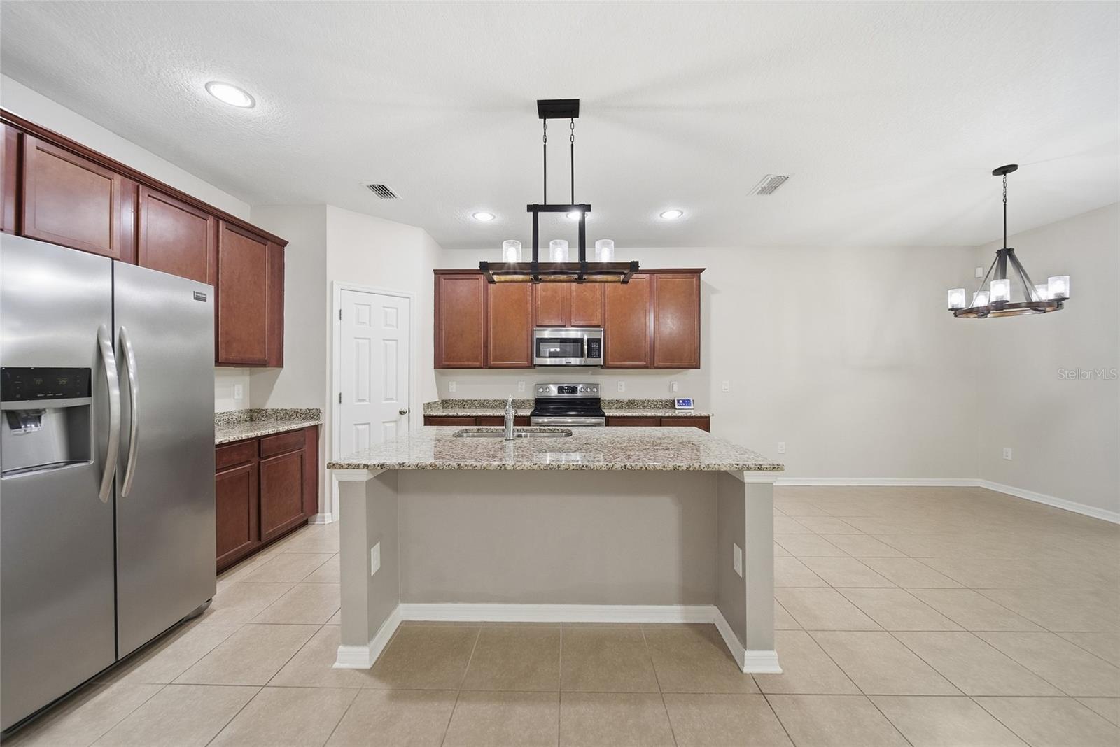 30643 Walker Cup Pl Property Photo 8
