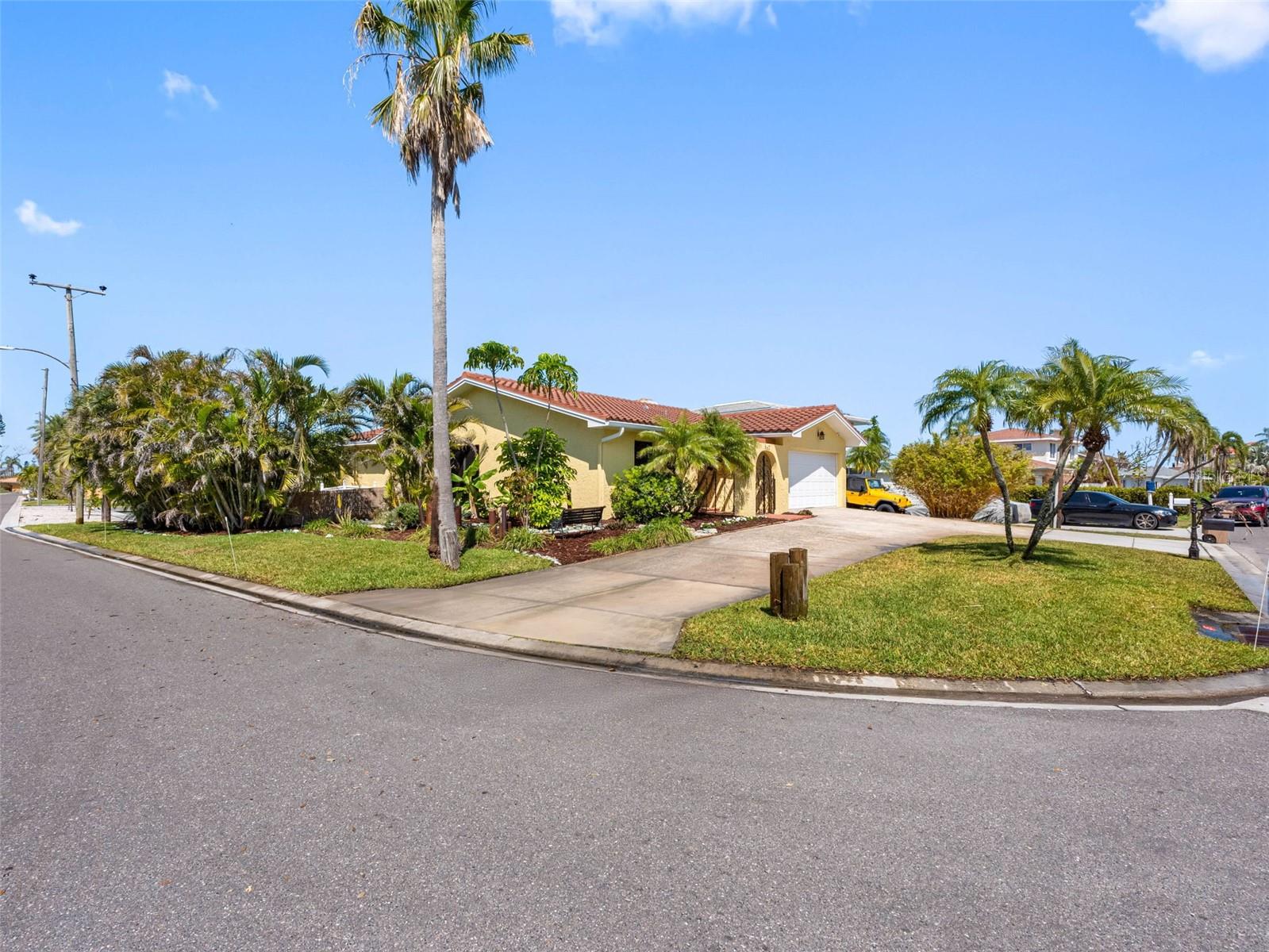 562 Johns Pass Ave Property Photo 3