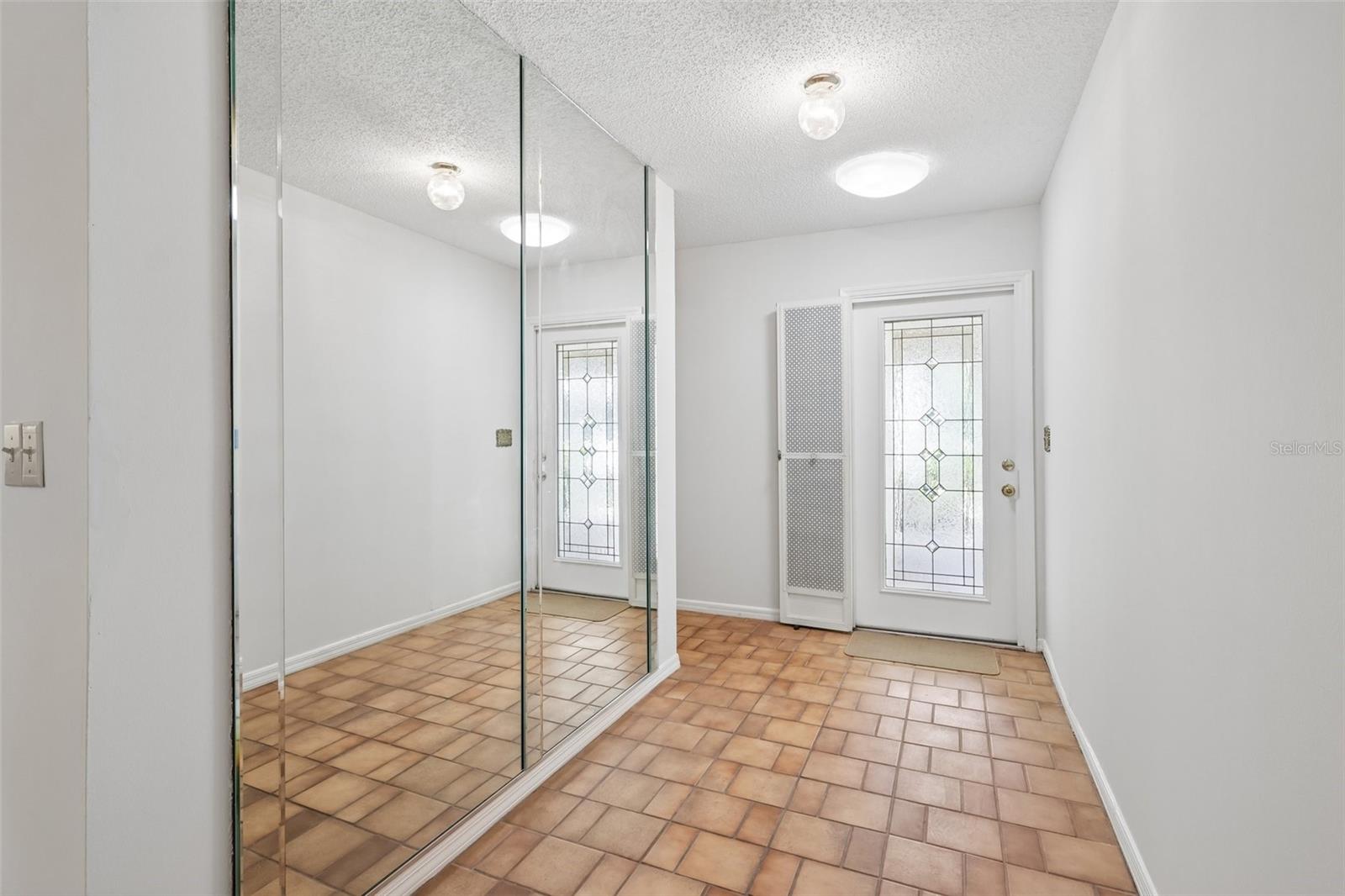 2017 Hampstead Cir Property Photo 3