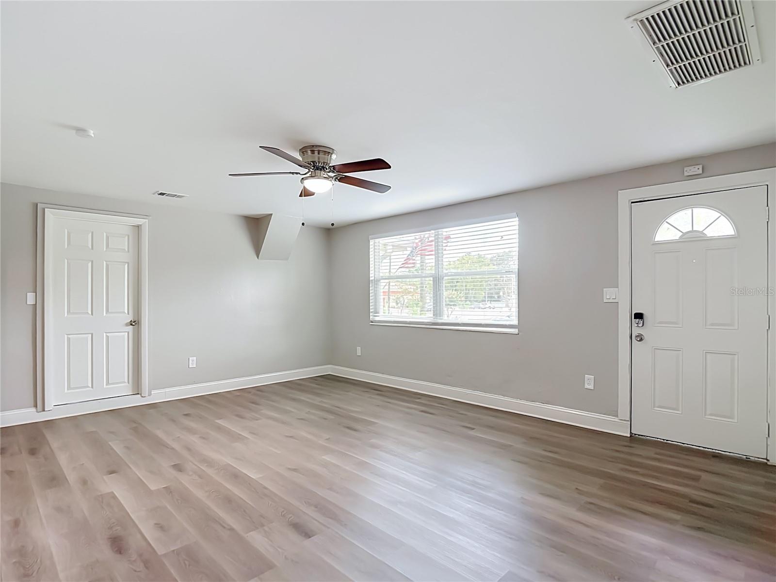14402 13th St Property Photo 9