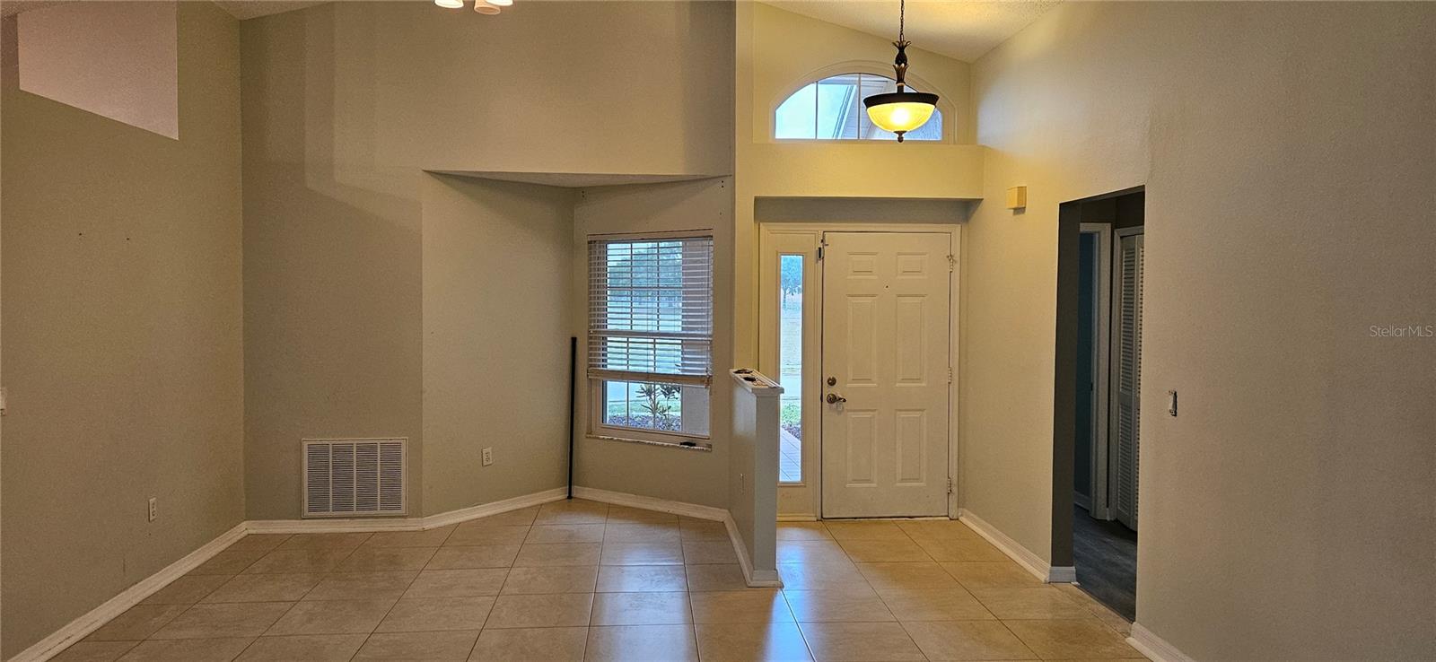 3186 Bentley Dr Property Photo 2